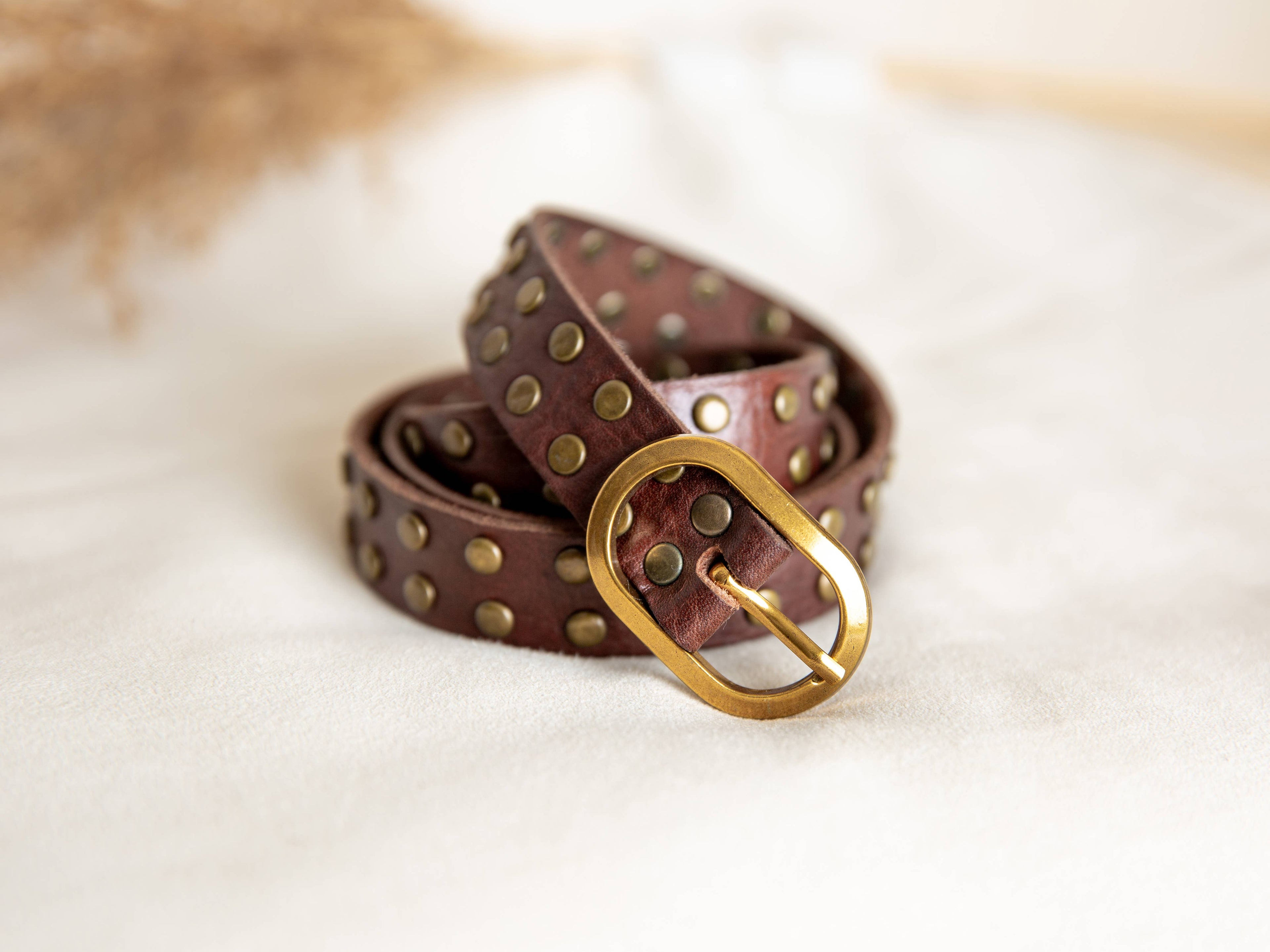 DARK BROWN LEATHER BELT WITH STUDS NARROW
