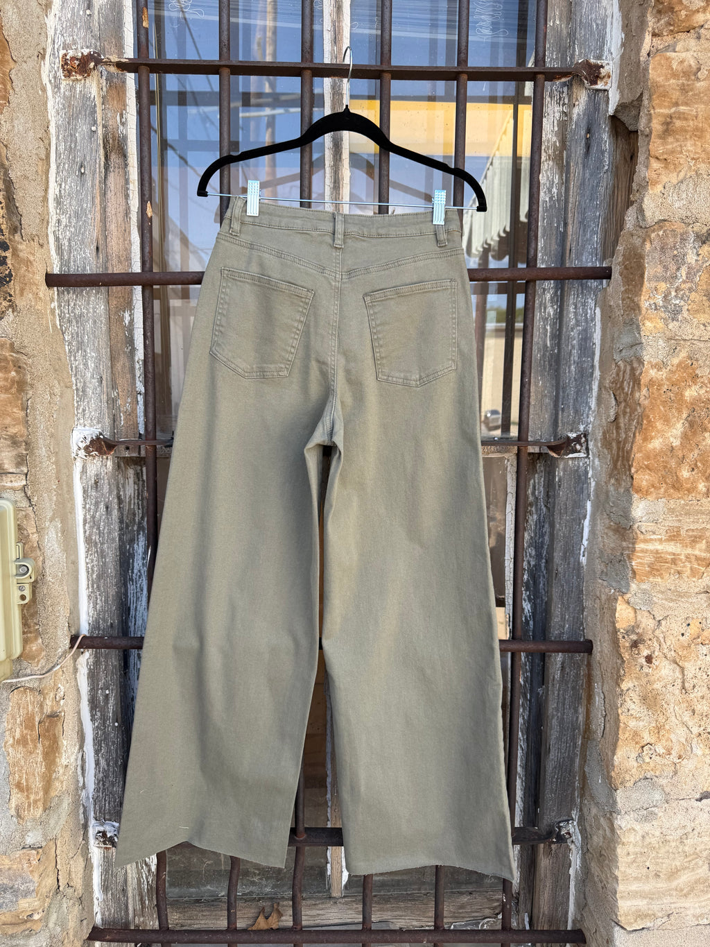 Ash Olive Essential Pant