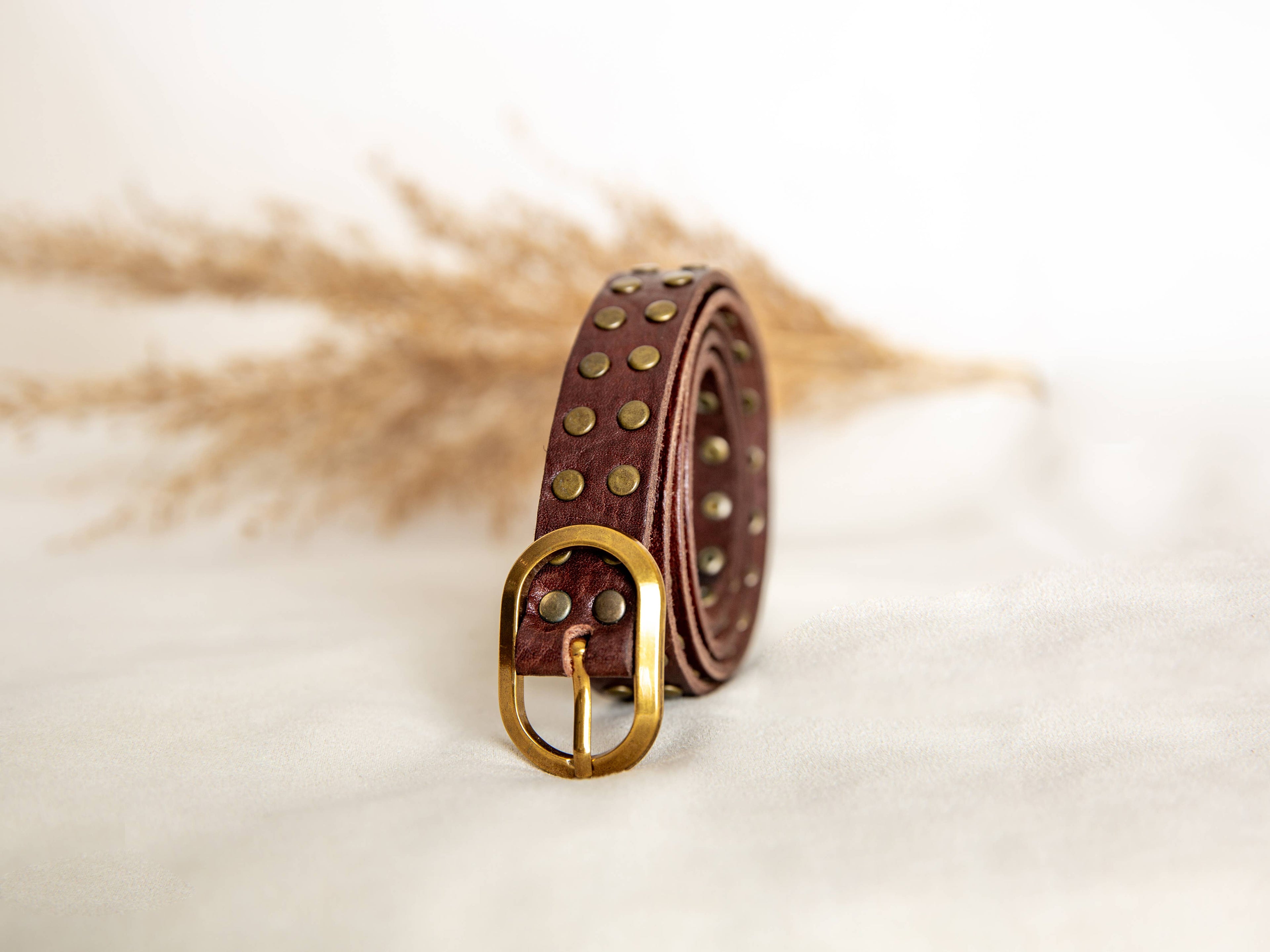 DARK BROWN LEATHER BELT WITH STUDS NARROW