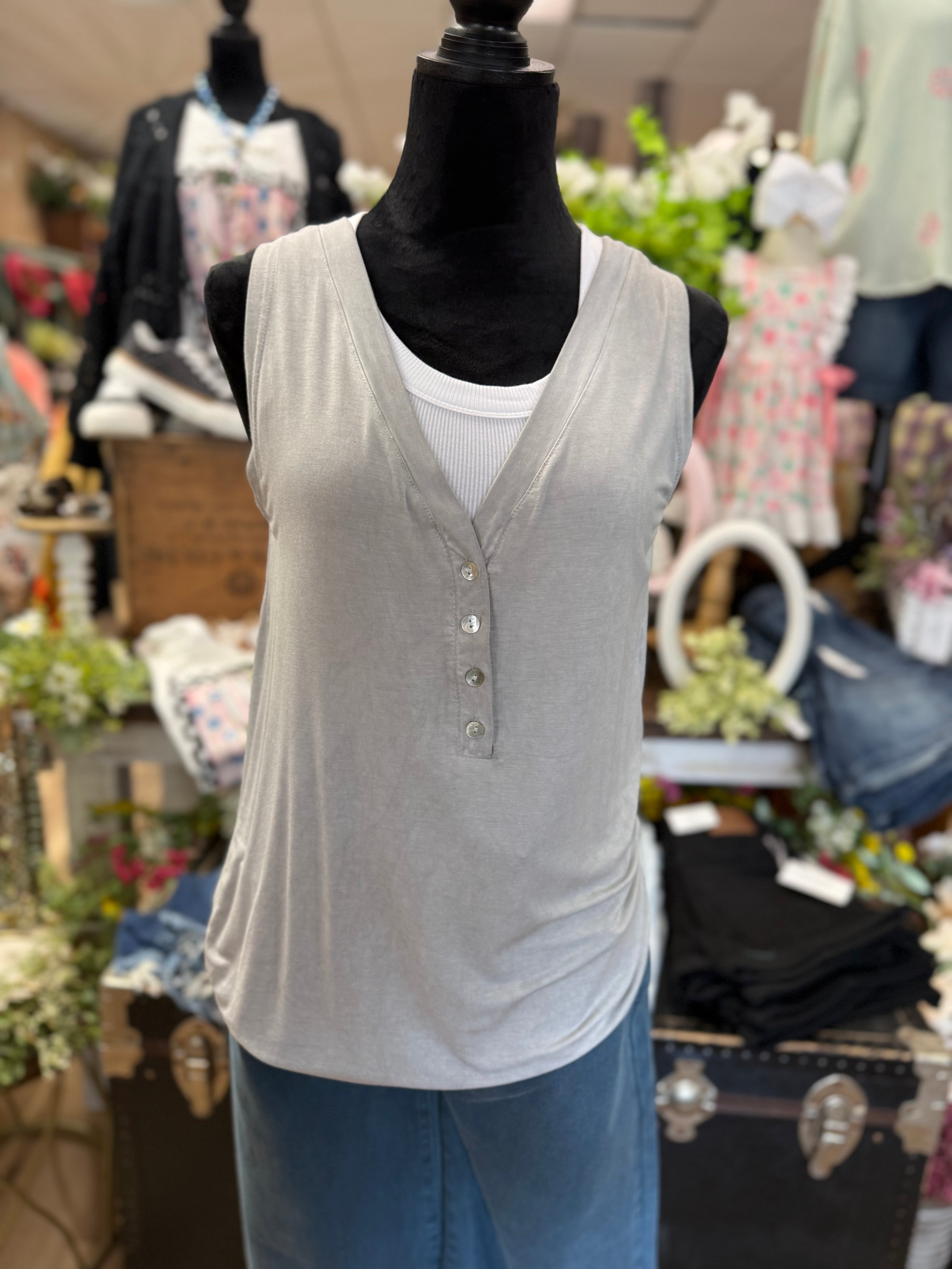 Basic Button Tank