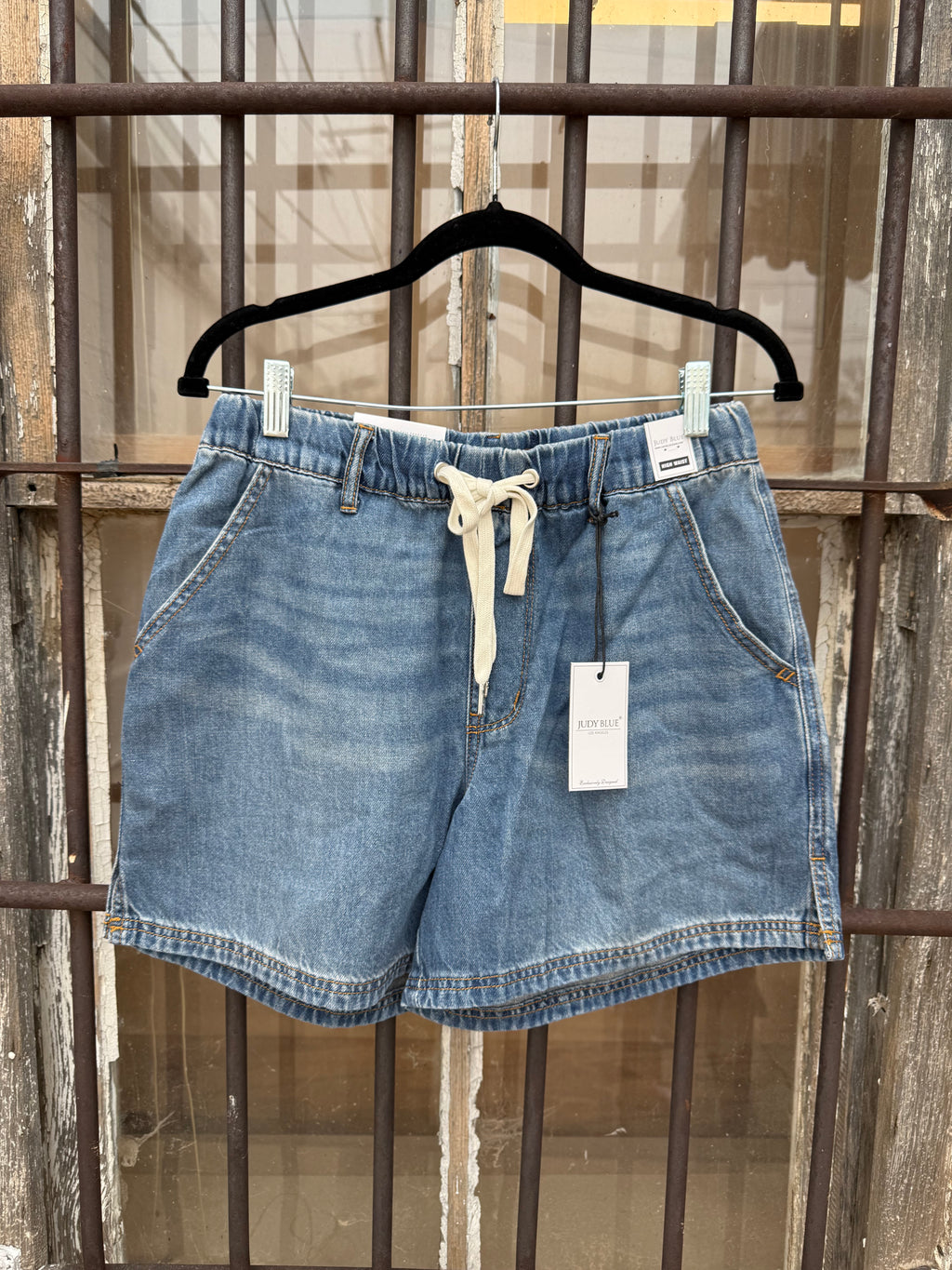 Featherlight Classic Short