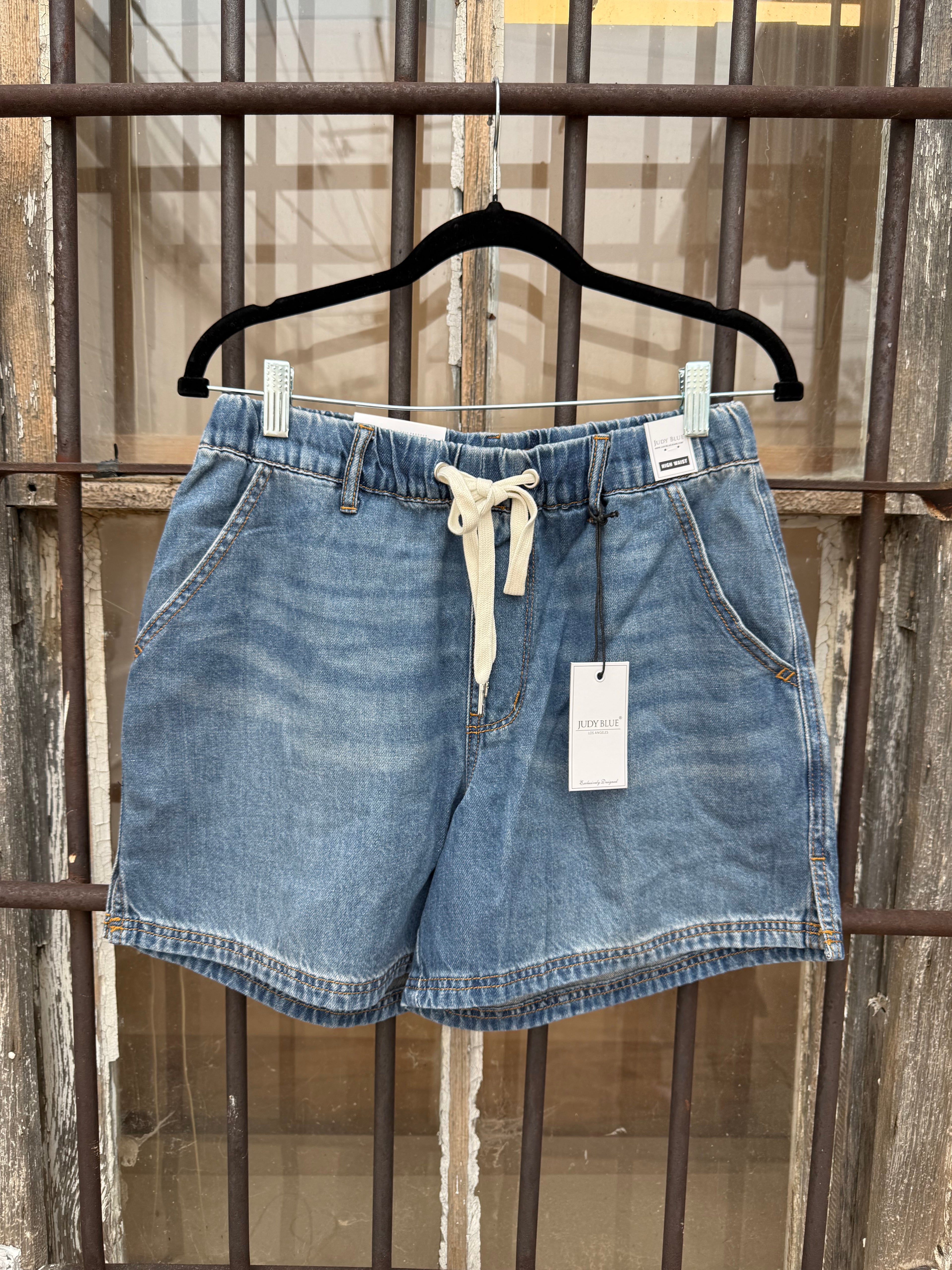 Featherlight Classic Short