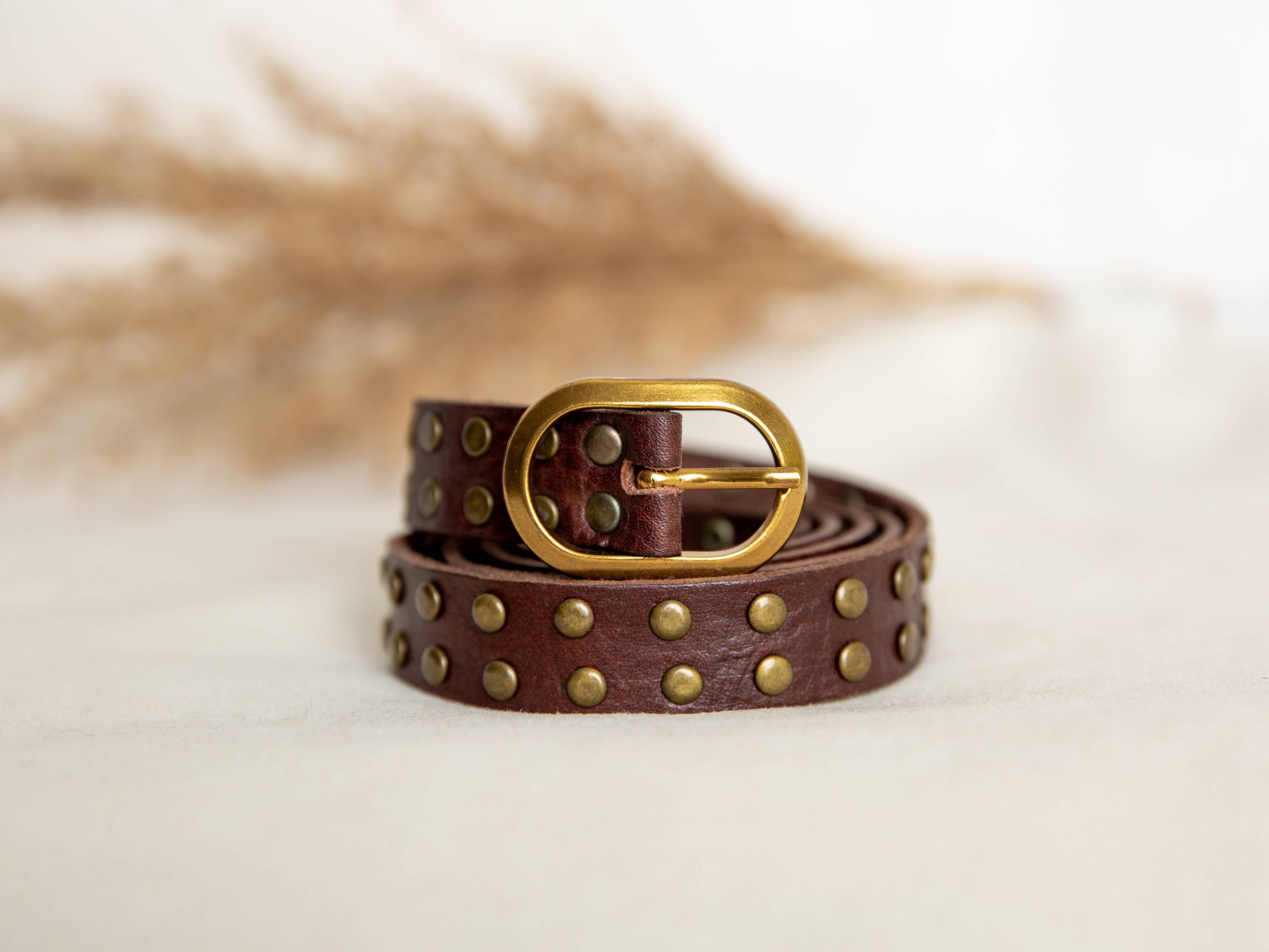 DARK BROWN LEATHER BELT WITH STUDS NARROW